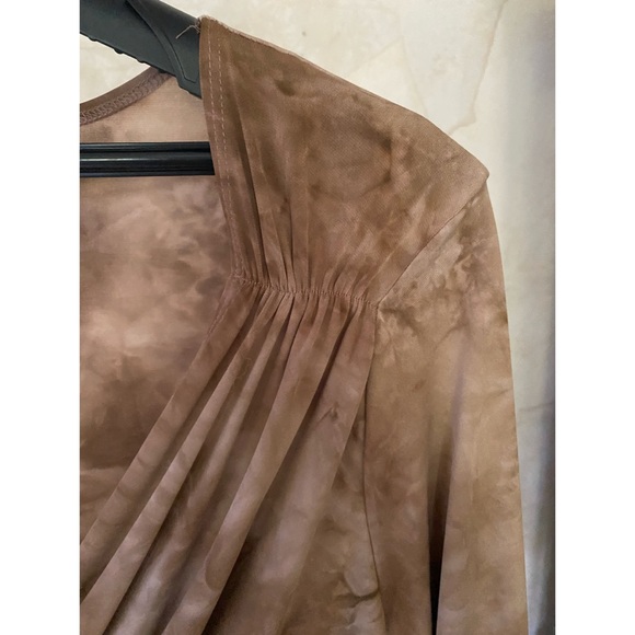 Avenue tie dye /sequin cocoa tones plus size top - Picture 4 of 8